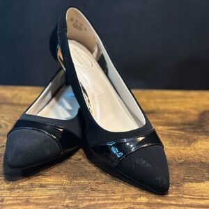 Lifestride Black Women's Kitten Heel Pump